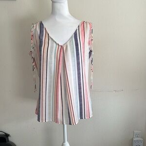 Women’s Bobeau M sleeveless v-neck & back blouse. Very loose fitting. Crepey